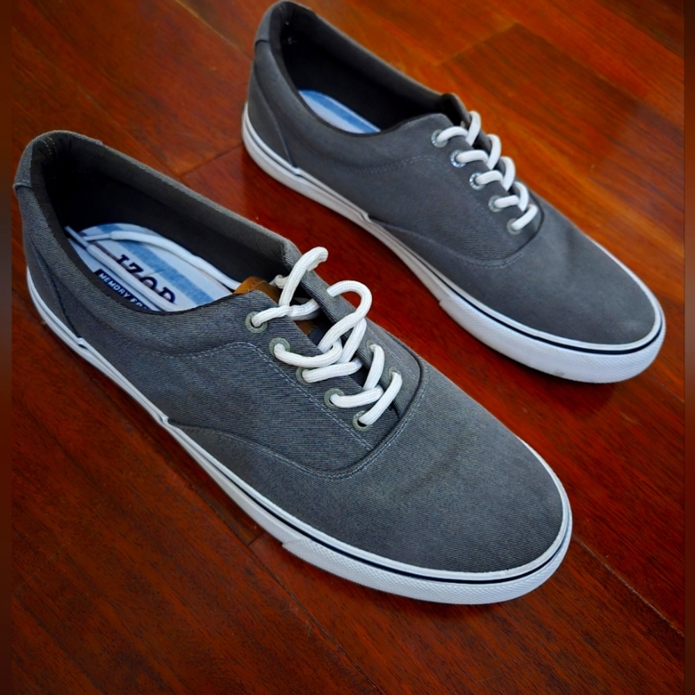 Izod Men's Gray Canvas Sneakers Size 12